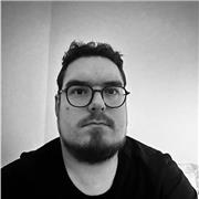 Formateur en informatique avec 2 ans d'expérience en relation client et interventions itinérantes.